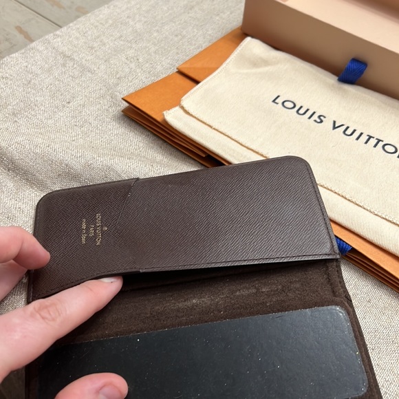 100% Authentic Louis Vuitton bi-fold IPhone X Max wallet - Picture 8 of 10